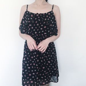 ⭐️ Flowy and Strappy Floral Print Dress Size Small